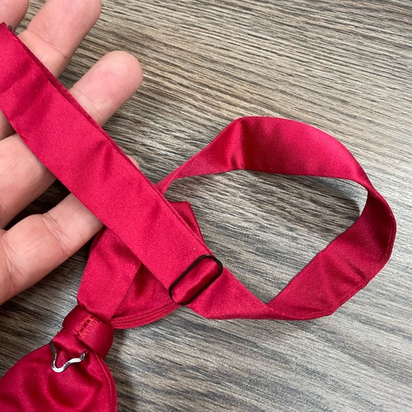 Solid Red Satin Diamond Point Pre-Tied Bowtie - Picture 3 of 3